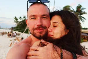 10 впечатляющих фото - жена Александра Петрова показала фигуру в бикини и актера с сыном в Таиланде