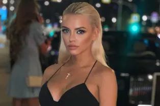 «Я похудела на 5 килограммов»: Милана Тюльпанова в бикини устроила горячую съемку