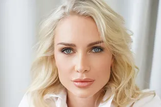 «Умиляюсь, как ребенок»: Катя Гордон заявила, что стала самым популярным героем первых выпусков шоу «Выжить в Стамбуле»