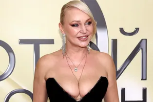 «Я в корсете вызвала бурную реакцию»: Алла Довлатова объяснила, зачем появилась на публике в нескромном наряде «Я в корсете вызвала бурную реакцию»: Алла Довлатова объяснила, зачем появилась на публике в нескромном наряде