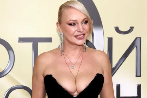 «Я в корсете вызвала бурную реакцию»: Алла Довлатова объяснила, зачем появилась на публике в нескромном наряде «Я в корсете вызвала бурную реакцию»: Алла Довлатова объяснила, зачем появилась на публике в нескромном наряде