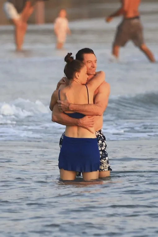 Саттон Фостер и Хью Джекмана заметили на пляже