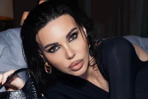 «Мне удалось заблокировать доступ мошенникам»: Оксана Самойлова остановила поток лживых новостей о себе «Мне удалось заблокировать доступ мошенникам»: Оксана Самойлова остановила поток лживых новостей о себе