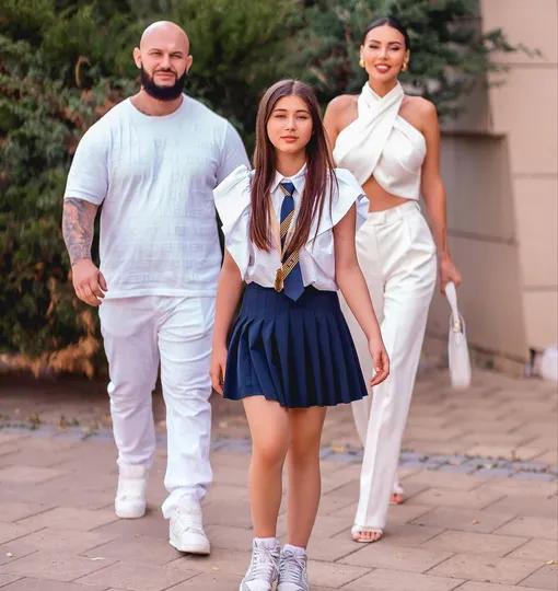 Ариела с родителями Ариела с родителями