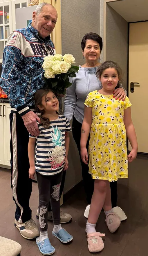 Эммануил Виторган с женой и детьми Эммануил Виторган с женой и детьми