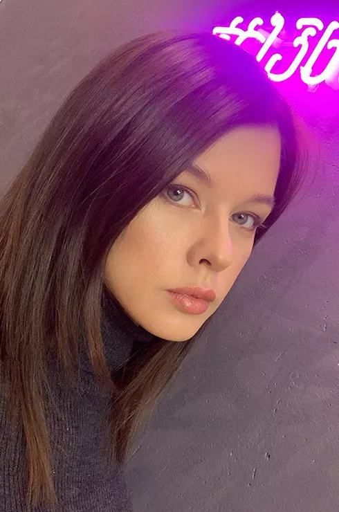 Екатерина Шпица выглядит не на свой возраст, а моложе. Возможно, все дело в естественном цвете волос и милых чертах лица. звезды одногодки