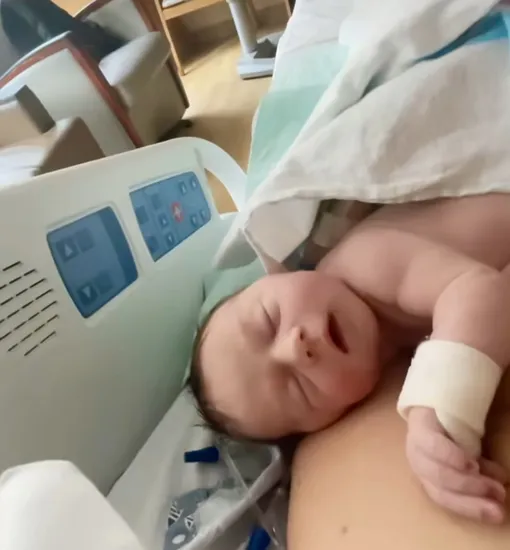 Дочь Насти Задорожной в первые минуты после родов Дочь Насти Задорожной в первые минуты после родов