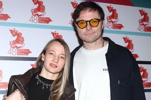 «Моя любимая всегда со мной. Она про тело знает всё»: Илья Носков на закрытии ММКФ впервые рассказал о молодой жене