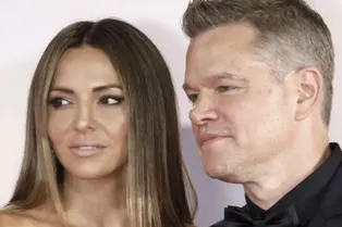 «Как муж на нее смотрит!»: Мэтт Дэймон и Лучана Барросо на пляже в Майями произвели фурор «Как муж на нее смотрит!»: Мэтт Дэймон и Лучана Барросо на пляже в Майями произвели фурор