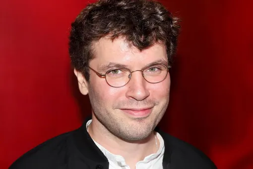 Экс-солист группы «Корни» Павел Артемьев тайно стал отцом Экс-солист группы «Корни» Павел Артемьев тайно стал отцом
