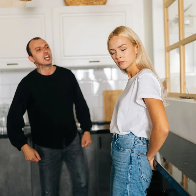 Как мужчины разрушают нашу самооценку и способы дать им отпор: советы психолога