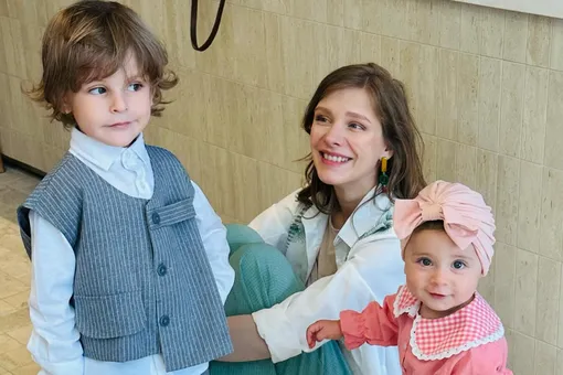 Снимки детей Лизы Арзамасовой и Ильи Авербуха растрогали Романа Костомарова и других звезд Снимки детей Лизы Арзамасовой и Ильи Авербуха растрогали Романа Костомарова и других звезд