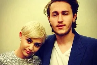 Семейство Сайрус нанесло новый удар Марии Шрайвер Семейство Сайрус нанесло новый удар Марии Шрайвер