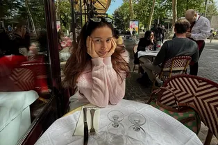 «Мой первый Париж»: Олеся Иванченко после скандала с Артемием Лебедевым впервые вместе с бойфрендом прилетела во Францию