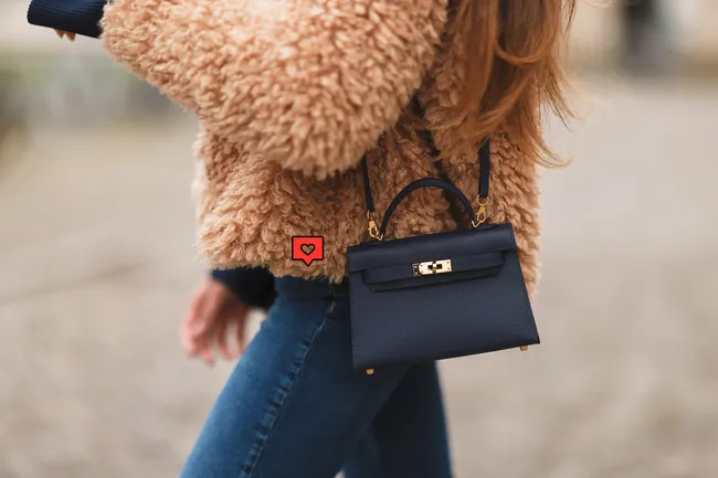 С какой обувью носить джинсы буткат — 3 образа от инфлюенсеров