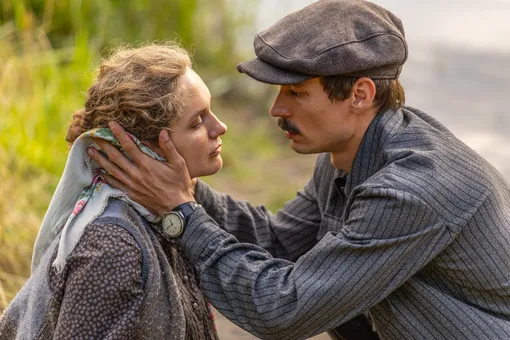 Евгения Шахнович в роли Насти и Кирилл Кузнецов в роли Матвея в сериале «Берега любви»