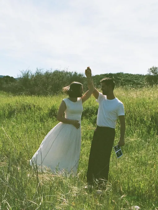 Тейлор Лотнер с беременной избранницей