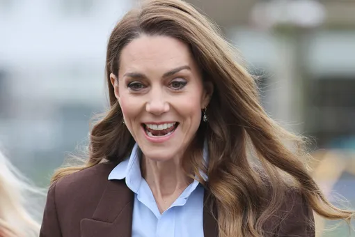 Кейт Миддлтон пожертвовала розы тюремному отделению, чтобы помочь больным раком Кейт Миддлтон пожертвовала розы тюремному отделению, чтобы помочь больным раком