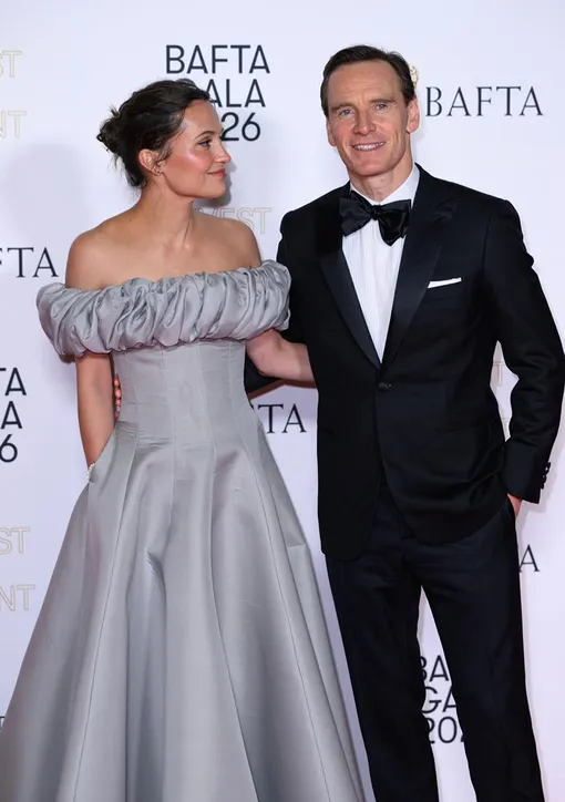 Алисия Викандер впервые за два года вышла в свет с мужем Алисия Викандер впервые за два года вышла в свет с мужем