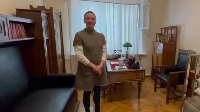 Нажми и смотри