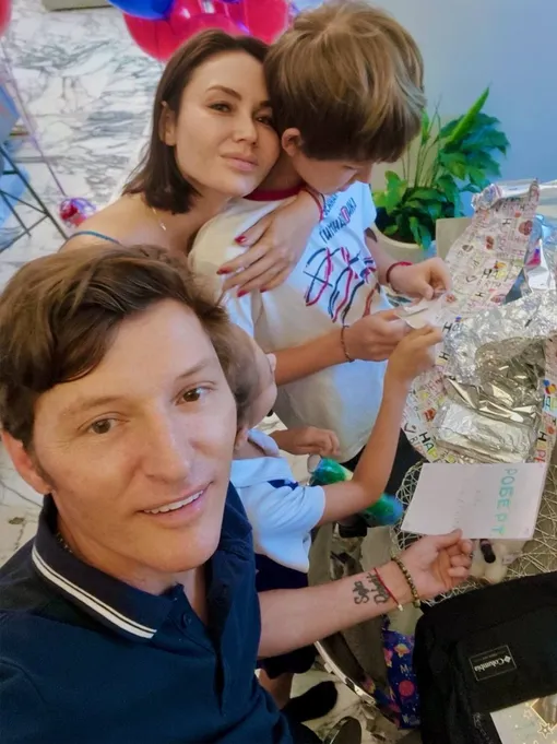 Павел Воля и Ляйсан Утяшева трогательно поздравили Роберта Павел Воля и Ляйсан Утяшева трогательно поздравили Роберта