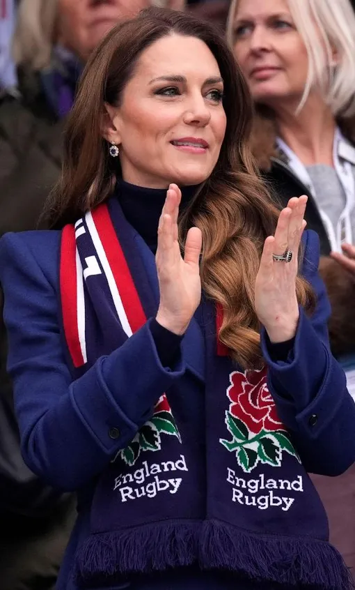 Кейт Миддлтон на стадионе Кейт Миддлтон на стадионе