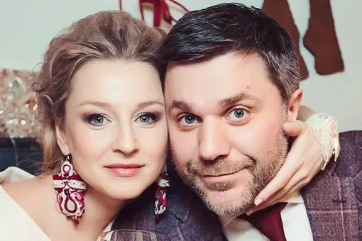 Розовая свадьба: актеры сериала «Война семей» Ольга Медынич и Джемал Тетруашвили показали романтические фото Розовая свадьба: актеры сериала «Война семей» Ольга Медынич и Джемал Тетруашвили показали романтические фото