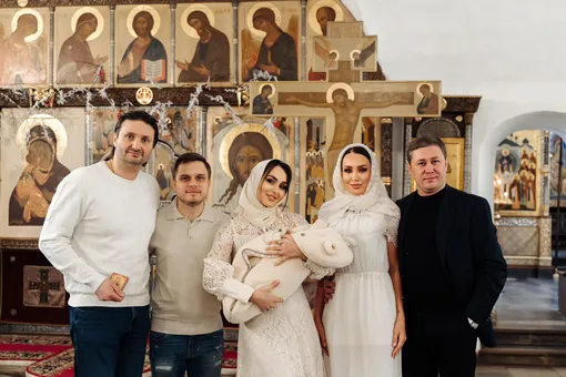Эдгард Запашный, супруги Антон и Валерия Ткачевы, Анастасия Барашкова-Ионина с мужем Виталием Эдгард Запашный, супруги Антон и Валерия Ткачевы, Анастасия Барашкова-Ионина с мужем Виталием