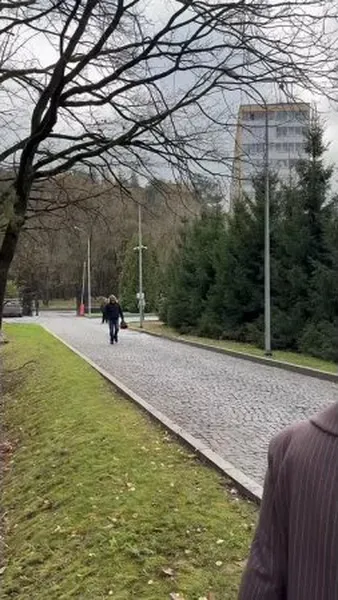 Нажми и смотри