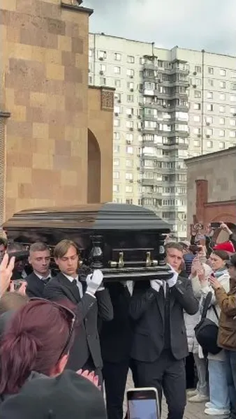 Нажми и смотри