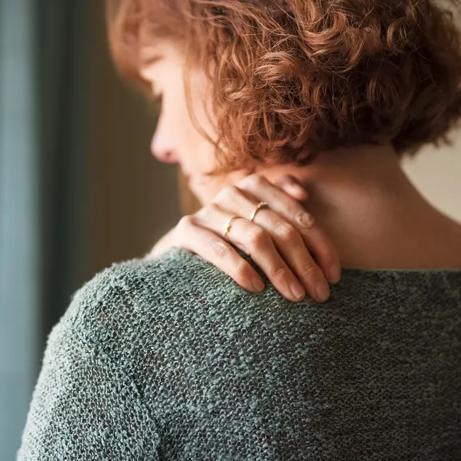 Болит спина? Это может быть стресс! Невролог рассказывает, что с этим делать