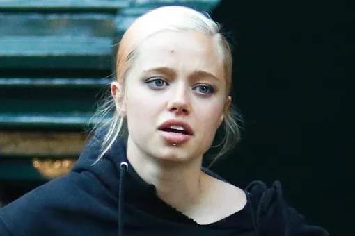 Шайло сменила имидж: 19-летняя дочь Анджелины Джоли и Брэда Питта перекрасилась в пепельную блондинку Шайло сменила имидж: 19-летняя дочь Анджелины Джоли и Брэда Питта перекрасилась в пепельную блондинку