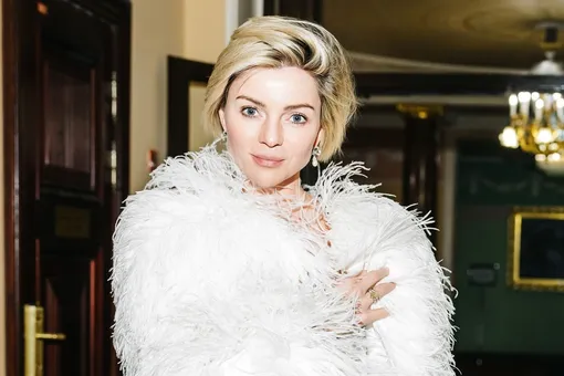 Жігіт пен транссексуал қызды сиқырлайды