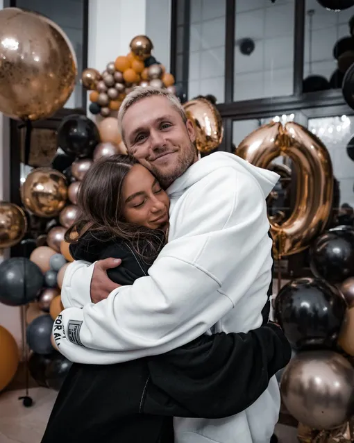 Влад поздравил Ангелину с годовщиной