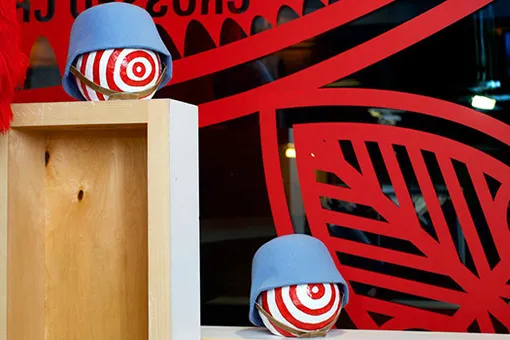 Walter Van Beirendonck создал инсталляцию «Нет расизму» для «КМ20» Walter Van Beirendonck создал инсталляцию «Нет расизму» для «КМ20»