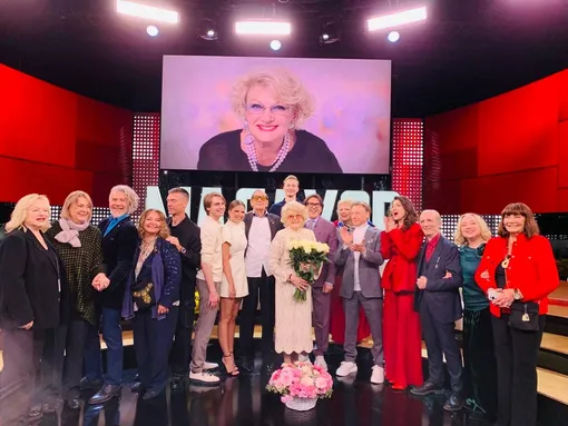 Светлану Дружинину поздравили в студии шоу «Малахов»