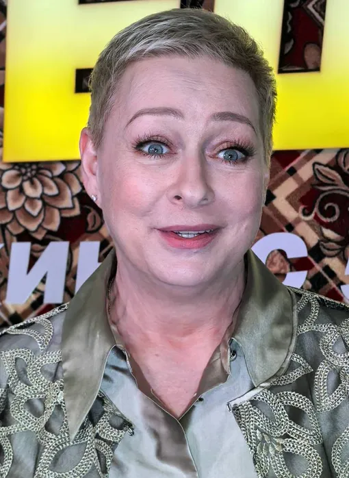 Мария Аронова с улыбкой рассказала, почему согласилась сняться в комедии «Новая теща» Мария Аронова с улыбкой рассказала, почему согласилась сняться в комедии «Новая теща»