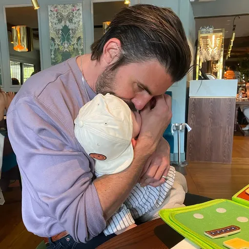 Эмили Атак родила сына от ученого-ядерщика Алистера Гарнера