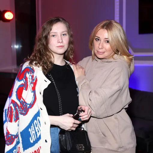 Апина и Иратов оформили развод, когда их дочь достигла совершеннолетия Апина и Иратов оформили развод, когда их дочь достигла совершеннолетия