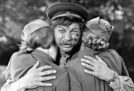 Андрей Мартынов в фильме «...А зори здесь тихие» Андрей Мартынов в фильме «...А зори здесь тихие»