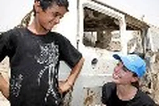 Джоли прилетела в Ирак Джоли прилетела в Ирак