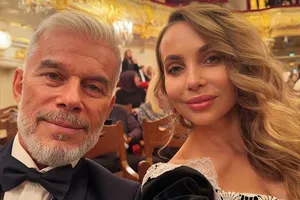 «Муж не смог проскочить в футболке»: жена Олега Газманова в мини-платье с глубоким декольте появилась в Большом театре