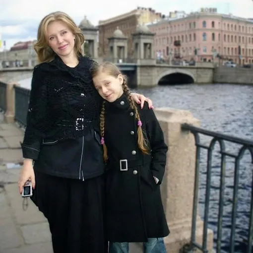 Юлия Арзамасова посвятила себя воспитанию и развитию дочери Юлия Арзамасова посвятила себя воспитанию и развитию дочери