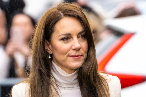 Бледная и испуганная: Кейт Миддлтон впервые заметили на публике после операции на брюшной полости Бледная и испуганная: Кейт Миддлтон впервые заметили на публике после операции на брюшной полости