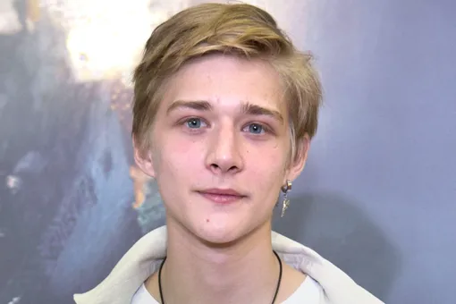 Актер сериала «Дайте шоу» Олег Савостюк признался, что после самоубийства друга кардинально изменил свою жизнь Актер сериала «Дайте шоу» Олег Савостюк признался, что после самоубийства друга кардинально изменил свою жизнь