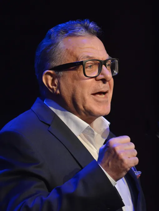 Андрей Ургант почтил память Веры Алентовой Андрей Ургант почтил память Веры Алентовой