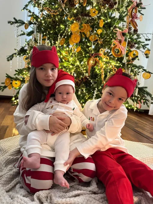 Падчерица Иды Галич с крошкой-сестрой и сыном звезды