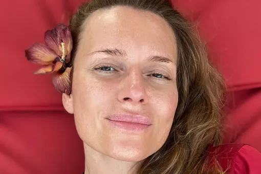 «Женщина за 40 может быть моложе, чем в 25»: Любовь Толкалина в бикини произвела фурор на Мальдивах