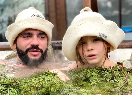 Дочь Тимати сделала модную прическу в салоне красоты