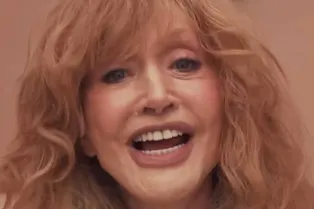 «Мы поможем»: Алла Пугачева без уехавшего мужа «разрешила весну» — видео «Мы поможем»: Алла Пугачева без уехавшего мужа «разрешила весну» — видео